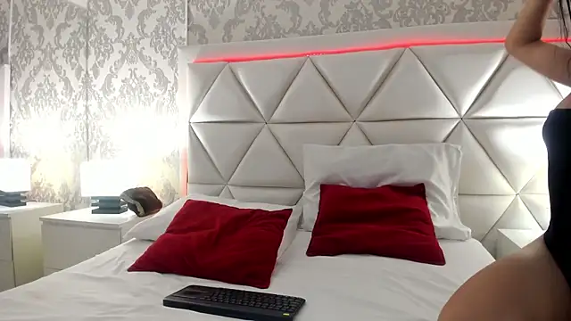 AlexaGiraud online show from April 2026 12:16:02 PM