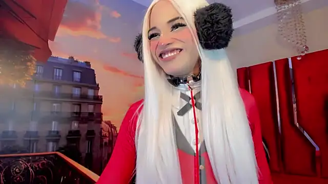 Paola Delfino online show from May 2026 12:11:02 PM
