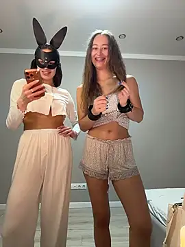 Eisastaar online show from April 2026 07:44:01 PM