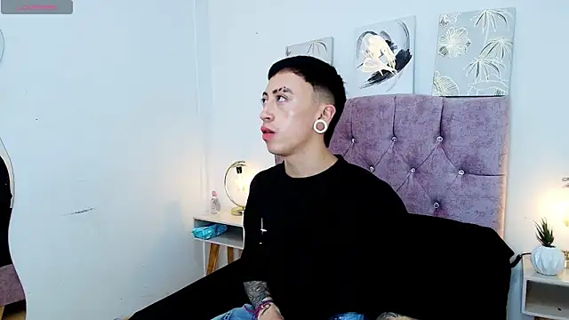 Yoshua Smith online show from April 2026 08:02:02 PM