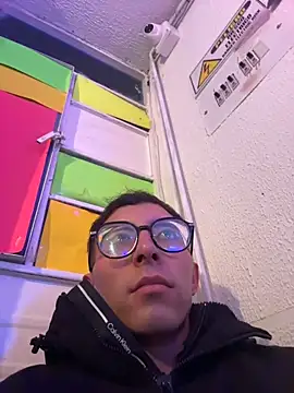 LeonBlazze online show from April 2026 04:45:02 AM