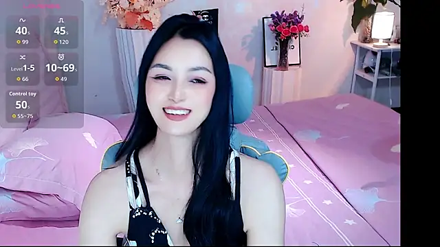 Snapshot of Evelyn-007 chatting on April 2026 12:29:02 PM Evelyn-007 online show from April 2026 12:29:02 PM
