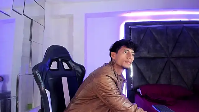 MaxiimoRomano  online show from March 2026 01:48:02 PM