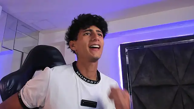 MaxiimoRomano  online show from March 2026 12:32:01 PM