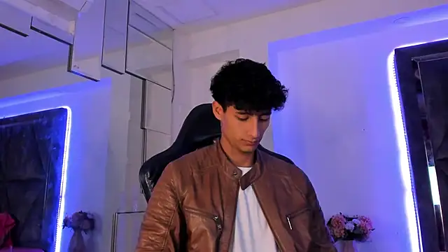 MaxiimoRomano  online show from March 2026 01:17:01 PM