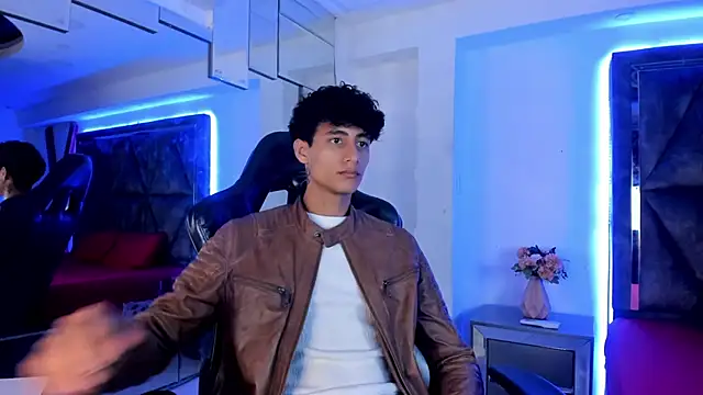 MaxiimoRomano  online show from March 2026 01:33:01 PM