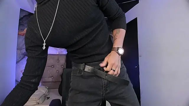 MaxiimoRomano  online show from April 2026 12:49:01 PM