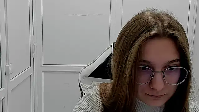 Mia kristal online show from April 2026 07:03:02 AM