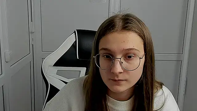 Mia kristal online show from April 2026 12:52:02 PM