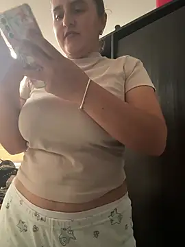 rafaella stefano online show from April 2026 10:01:02 PM