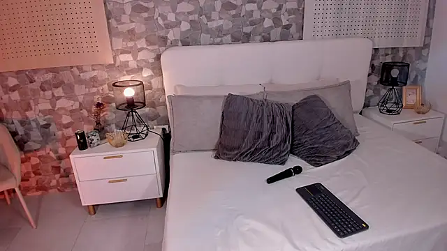 violeta hills  online show from May 2026 03:09:02 PM
