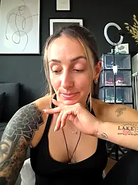 NicoleKaiser online show from April 2026 04:04:01 PM