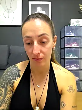 NicoleKaiser online show from April 2026 06:09:01 PM