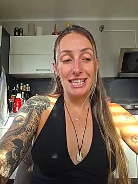 Snapshot of NicoleKaiser chatting on June 2026 04:42:02 PM NicoleKaiser online show from June 2026 04:42:02 PM