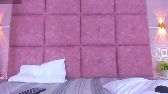 ZoeCooper1 online show from April 2026 06:22:01 PM