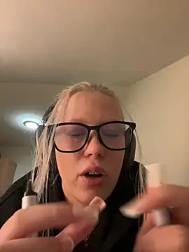 LeniMaria online show from March 2026 06:12:01 PM