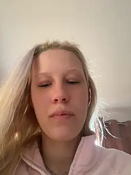 LeniMaria online show from April 2026 05:24:02 PM