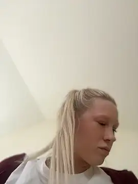 LeniMaria online show from April 2026 05:16:02 PM