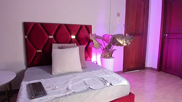 AnnieBlluee online show from April 2026 11:46:02 AM