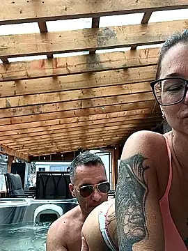 Couple qc online show from April 2026 06:32:02 PM