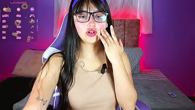 1 Scarllet  online show from April 2026 12:49:01 PM