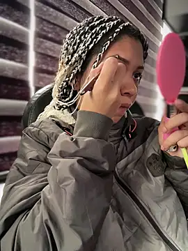 Laila LS online show from April 2026 01:17:02 PM