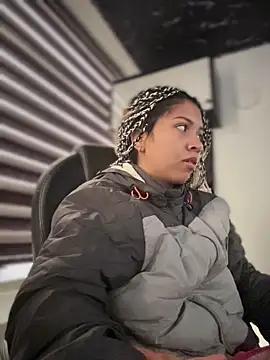 Laila LS online show from April 2026 01:29:02 PM