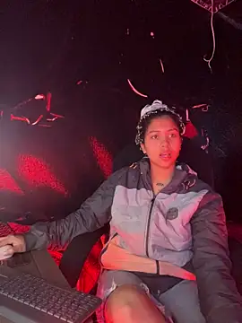 Laila LS online show from April 2026 01:21:01 PM