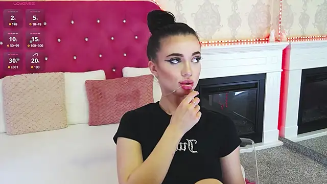 GiaGlaze online show from April 2026 12:19:02 PM