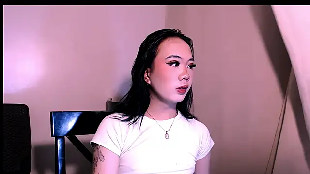 hugecock collins online show from May 2026 03:07:01 PM