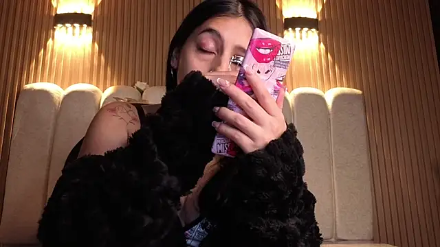 Melannyy V online show from March 2026 12:54:01 PM