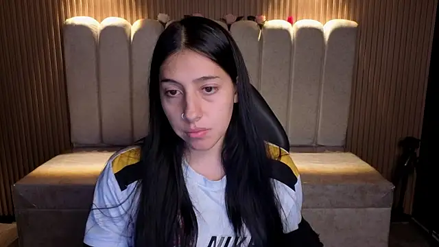 Melannyy V online show from March 2026 12:38:01 PM