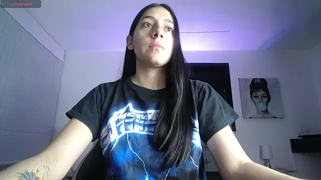 Melannyy V online show from May 2026 12:45:02 PM