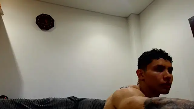 Snapshot of JAYCAM_ chatting on May 2026 01:32:02 AM JAYCAM online show from May 2026 01:32:02 AM