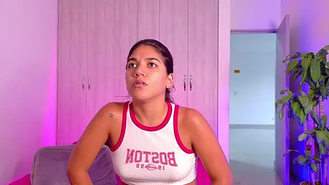 isabellahofmann online show from April 2026 10:32:02 PM