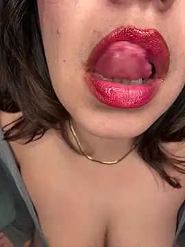 LovelyRoze online show from April 2026 12:33:02 AM