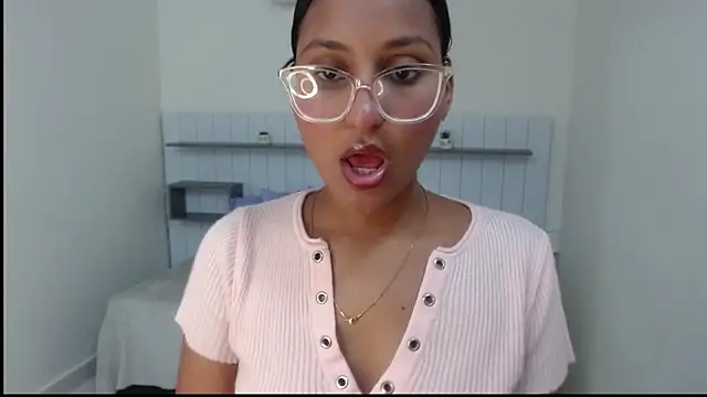 Rubi Diamond  online show from April 2026 08:33:01 PM