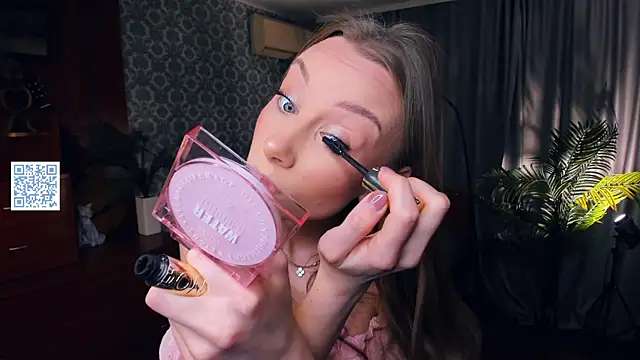 AmilyAmilli online show from April 2026 01:09:02 PM