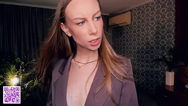 AmilyAmilli online show from April 2026 02:55:02 PM