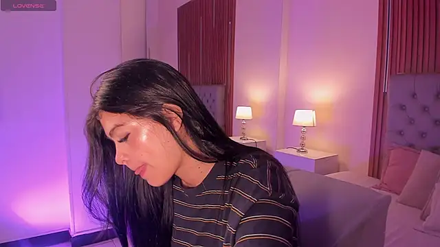 LiaSalvatore online show from April 2026 12:46:02 PM