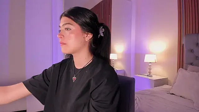 LiaSalvatore online show from April 2026 01:03:01 PM