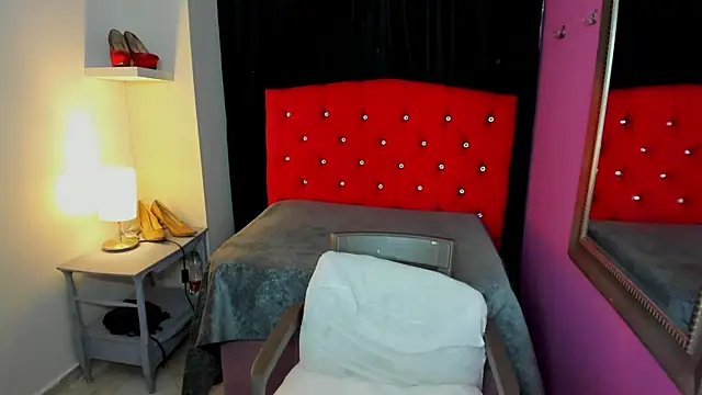 ScarletBigTitties online show from April 2026 12:01:01 PM