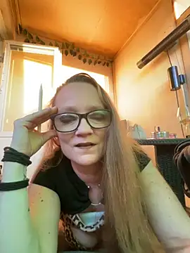 LizzieZ1975 online show from May 2026 06:46:01 PM