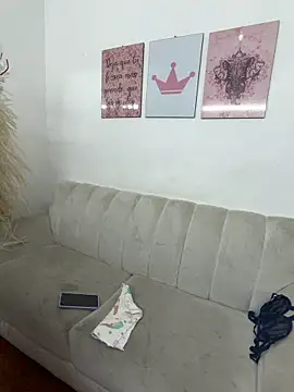 angel rousse01 online show from April 2026 01:27:02 PM