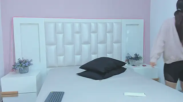 KylieLumi online show from April 2026 12:03:02 PM