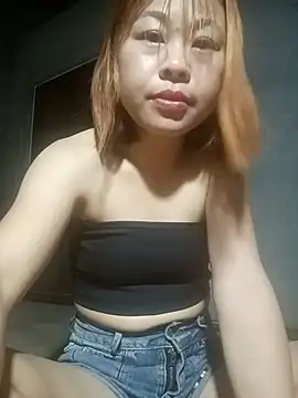 Aurora Luna online show from April 2026 01:25:02 PM