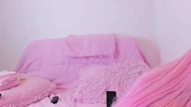 estrellaO O online show from April 2026 12:26:02 AM