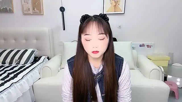 Snapshot of shuangshuang3 chatting on June 2026 01:39:02 PM shuangshuang3 online show from June 2026 01:39:02 PM