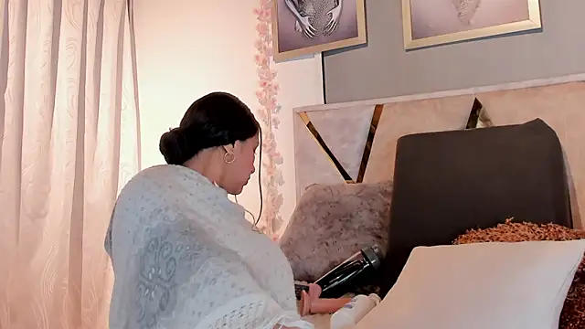 Mrs Daniels online show from April 2026 12:33:01 AM