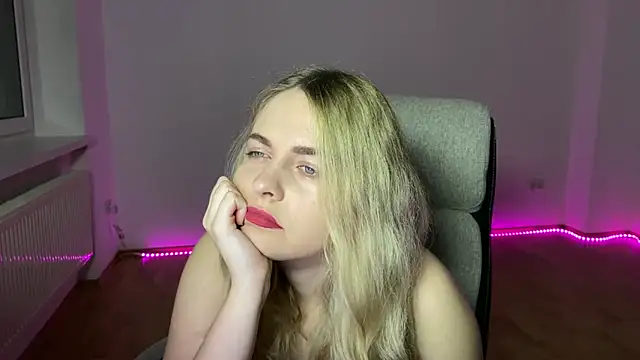 EvaKraz online show from April 2026 07:00:01 PM